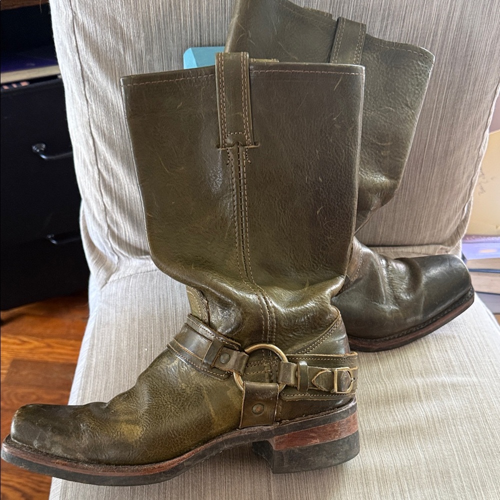 Women's Frye vintage  Olive Leather  Boots. - Picture 2 of 7